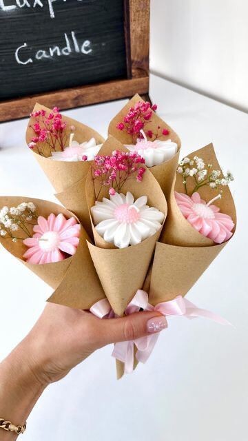 "Flower-shaped candle bouquets"🎀