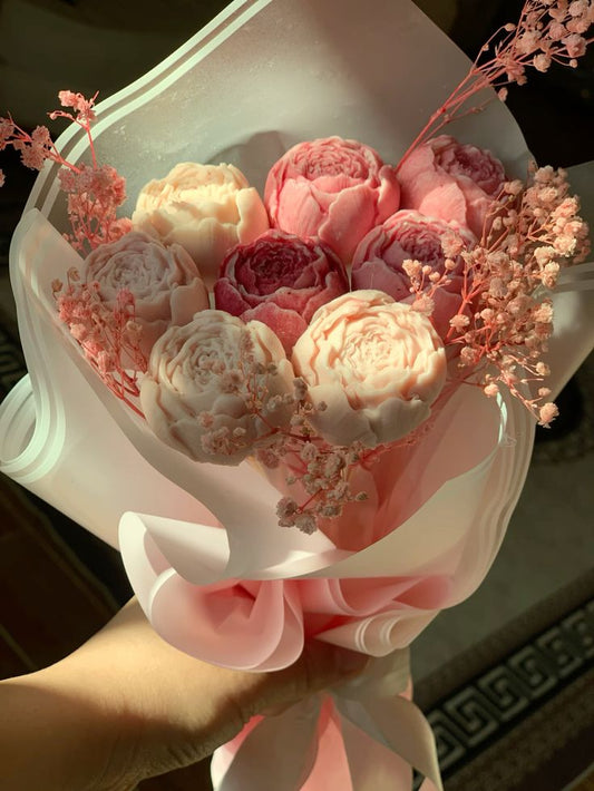 "Floral Candle Bouquet" 🌸🕯️